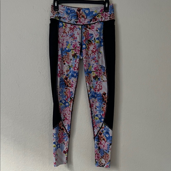 Like New! Victoria's Secret x Mary Katrantzou Floral Print Leggings in M - Picture 2 of 14